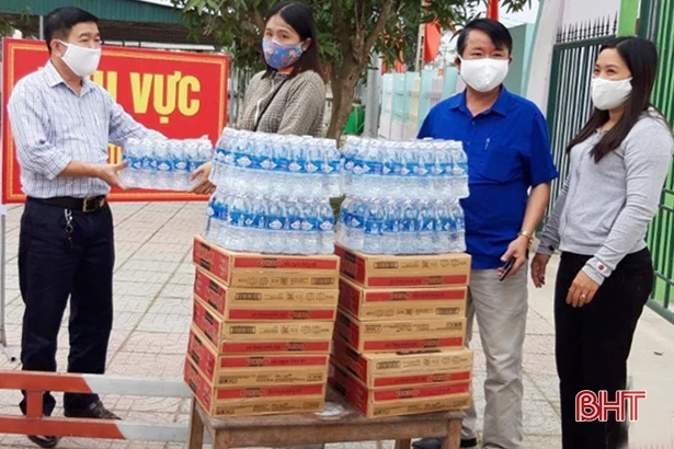 Thêm những món quà ý nghĩa hỗ trợ công tác phòng chống dịch