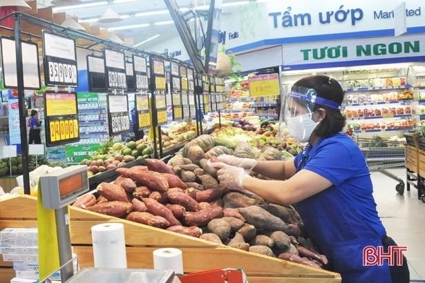 Ngày thứ tư “cách ly xã hội” ở Hà Tĩnh: Siêu thị, chợ dân sinh vẫn đầy ắp hàng, sức mua giảm!