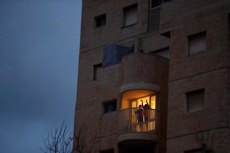 Cuộc sống “không ra đường” của người dân trên thế giới giữa dịch Covid-19