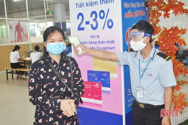 Ngày thứ tư “cách ly xã hội” ở Hà Tĩnh: Siêu thị, chợ dân sinh vẫn đầy ắp hàng, sức mua giảm!