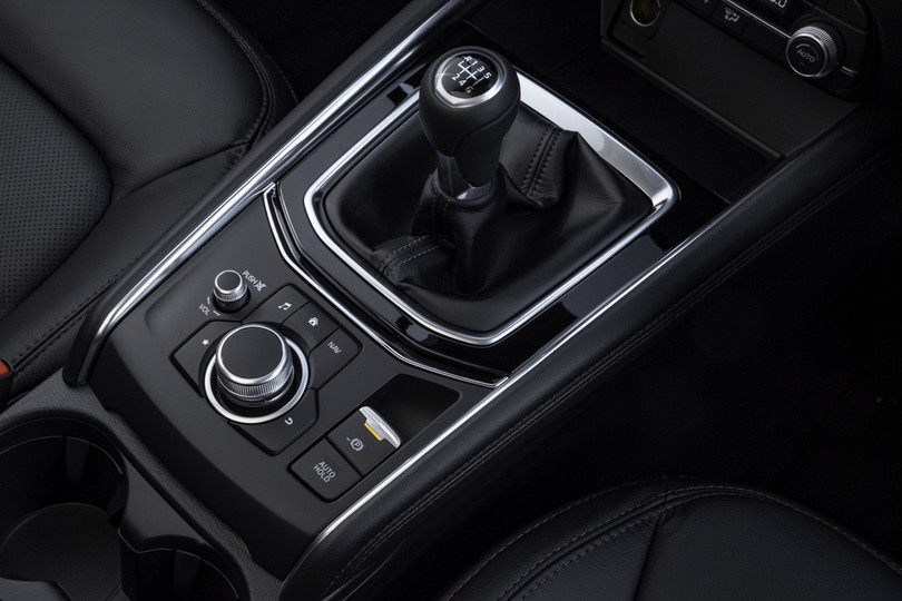 Mazda CX-5 2020 có giá từ 33.000 USD, bổ sung màu mới