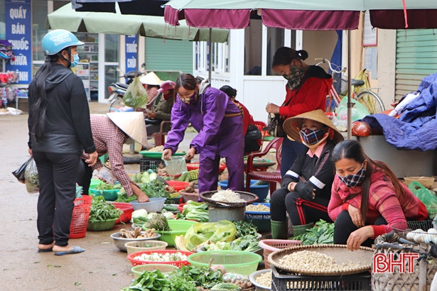 Chợ đầu mối Vũ Quang nghiêm túc đóng các cửa hàng không thiết yếu
