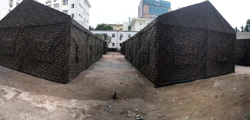 Hình ảnh bệnh viện dã chiến trong khuôn viên Bệnh viện Bạch Mai