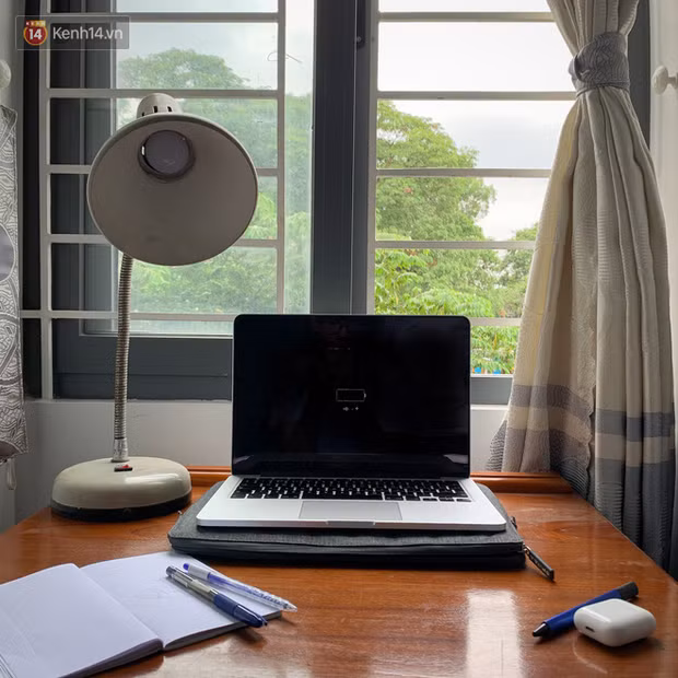 Ở nhà cũng phải đẹp: Bí kíp xuất hiện “rực rỡ” khi họp online