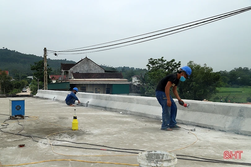 Giữ khoảng cách an toàn trên công trường, nhà thầu quyết tâm thực hiện mục tiêu “kép”