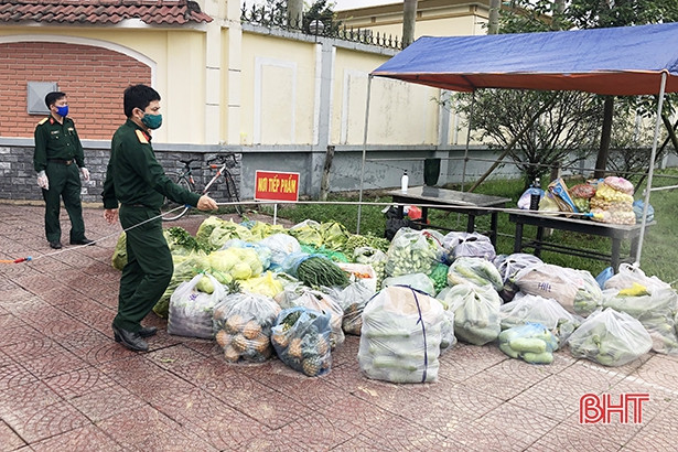 Tiểu thương chợ TP Hà Tĩnh góp 1,5 tấn rau cung ứng cho các điểm cách ly 