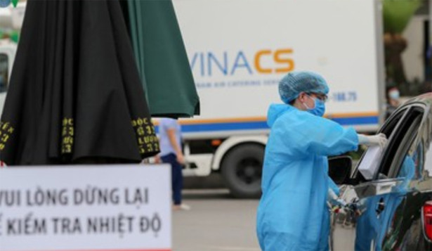 Hình ảnh bệnh viện dã chiến trong khuôn viên Bệnh viện Bạch Mai