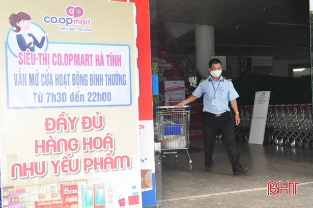 Ngày thứ tư “cách ly xã hội” ở Hà Tĩnh: Siêu thị, chợ dân sinh vẫn đầy ắp hàng, sức mua giảm!