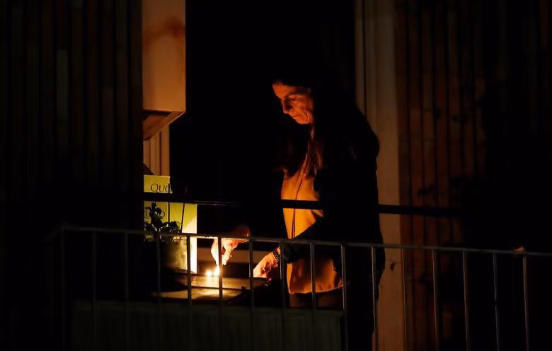 Cuộc sống “không ra đường” của người dân trên thế giới giữa dịch Covid-19