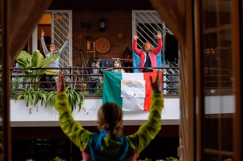 Cuộc sống “không ra đường” của người dân trên thế giới giữa dịch Covid-19