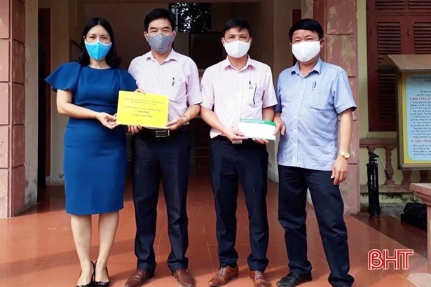 Các đơn vị, cá nhân tiếp tục hỗ trợ Hà Tĩnh trang thiết bị phòng chống dịch Covid-19