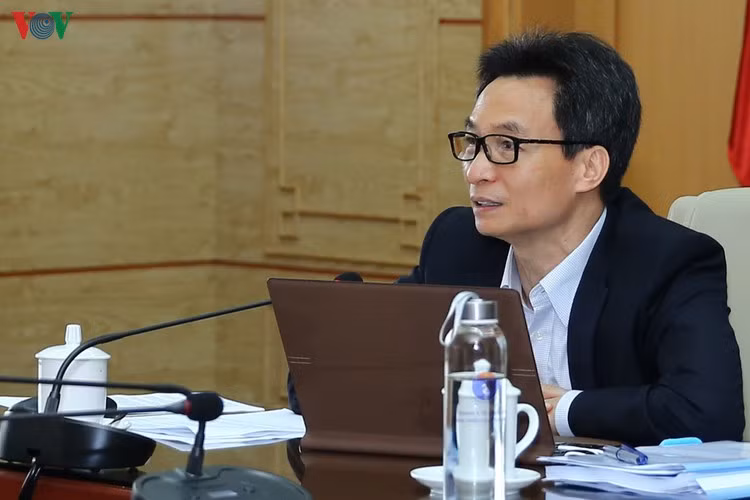 Phó Thủ tướng yêu cầu tăng cường phòng dịch Covid-19 cho người già