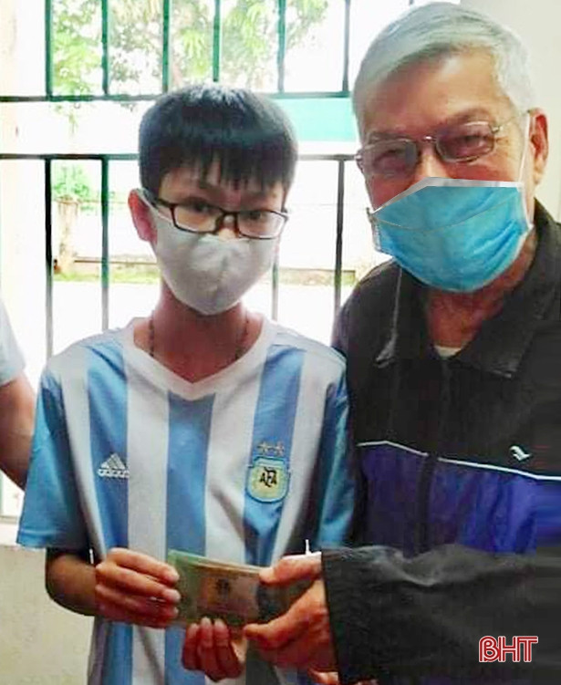 Nhặt được 50 triệu đồng, nam sinh lớp 7 ở TP Hà Tĩnh tìm người trả lại