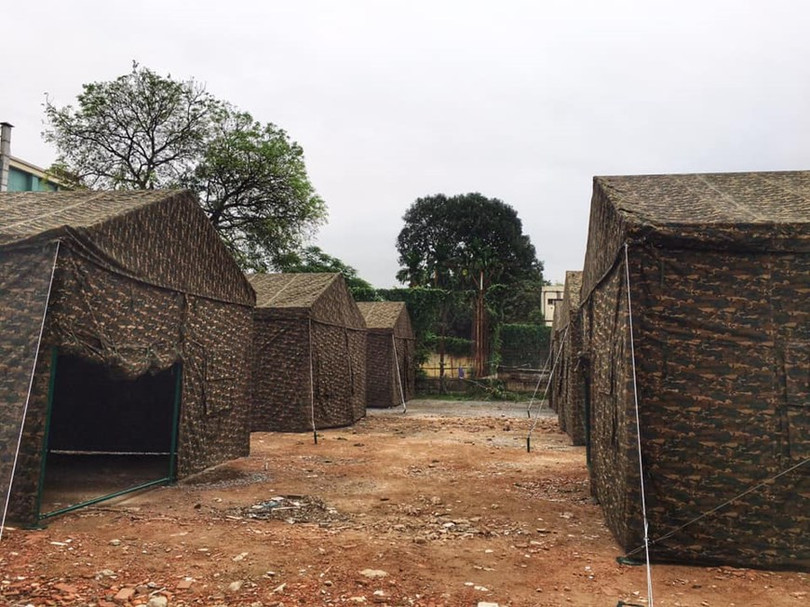 Hình ảnh bệnh viện dã chiến trong khuôn viên Bệnh viện Bạch Mai