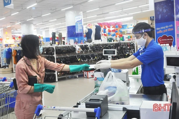 Ngày thứ tư “cách ly xã hội” ở Hà Tĩnh: Siêu thị, chợ dân sinh vẫn đầy ắp hàng, sức mua giảm!