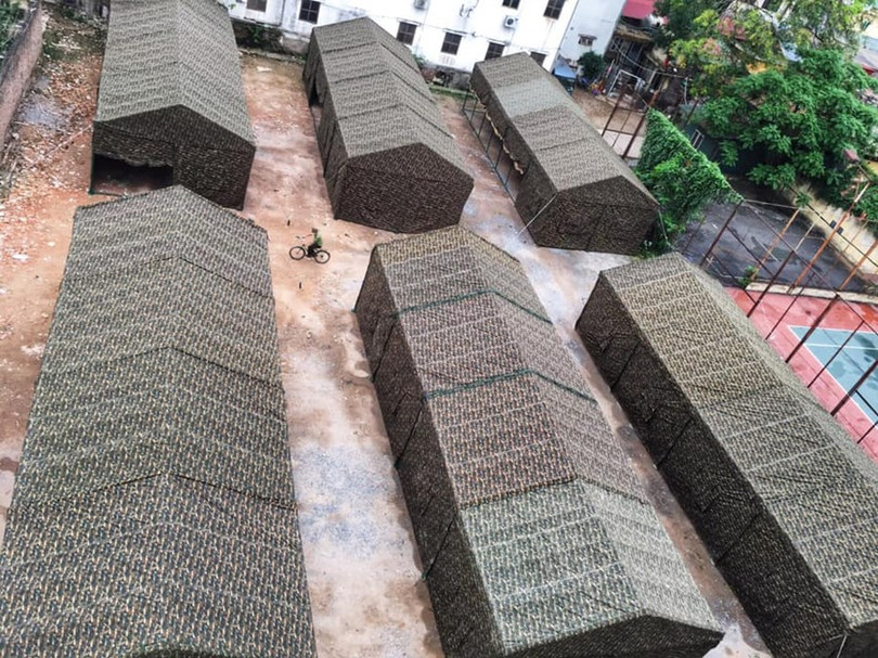 Hình ảnh bệnh viện dã chiến trong khuôn viên Bệnh viện Bạch Mai