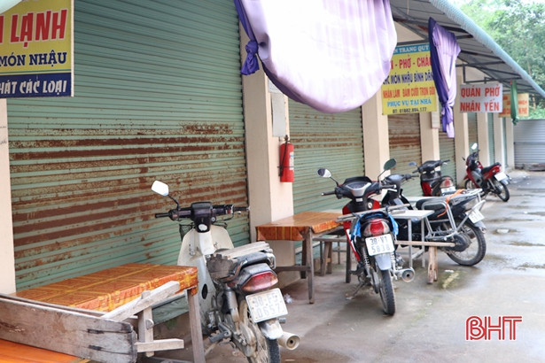 Chợ đầu mối Vũ Quang nghiêm túc đóng các cửa hàng không thiết yếu