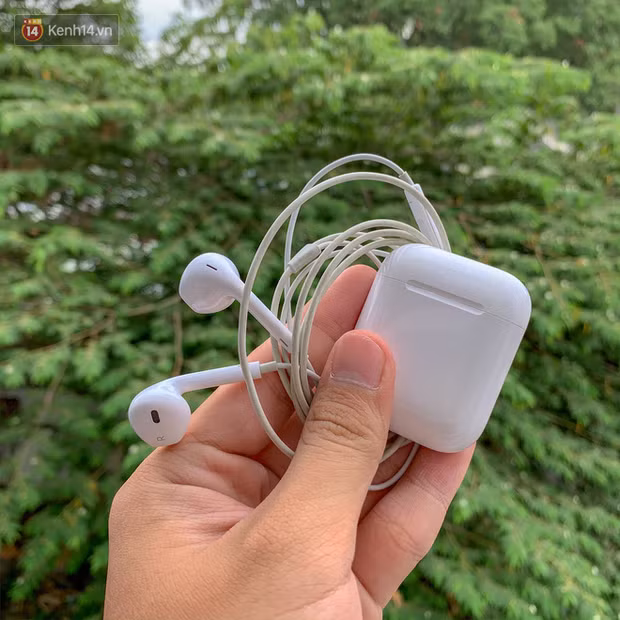 Ở nhà cũng phải đẹp: Bí kíp xuất hiện “rực rỡ” khi họp online