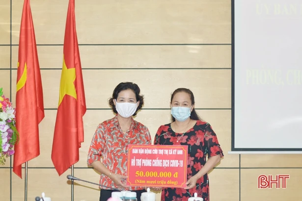 Thêm những món quà ý nghĩa hỗ trợ công tác phòng chống dịch