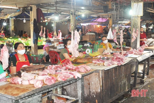 Ngày thứ tư “cách ly xã hội” ở Hà Tĩnh: Siêu thị, chợ dân sinh vẫn đầy ắp hàng, sức mua giảm!