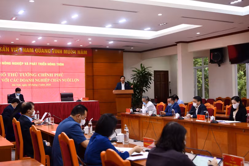 Nhiều doanh nghiệp cam kết giảm giá thịt lợn từ 1/4