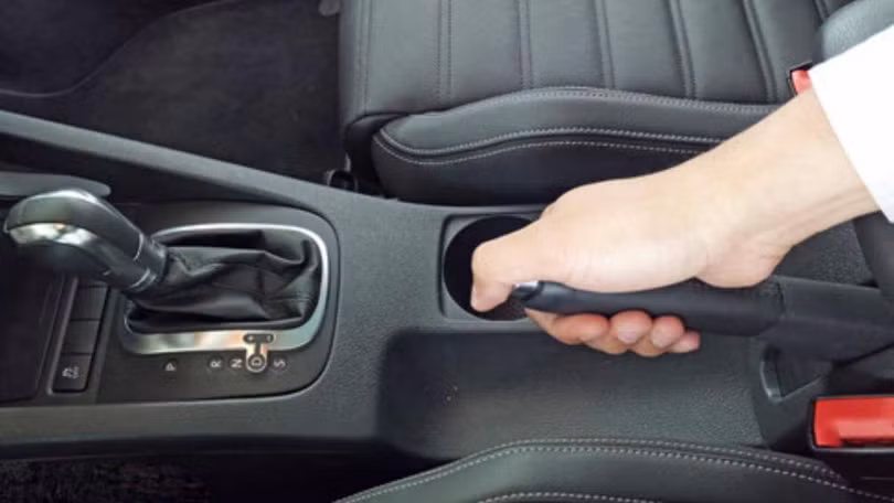 7 thói quen âm thầm phá hỏng chiếc ô tô của bạn