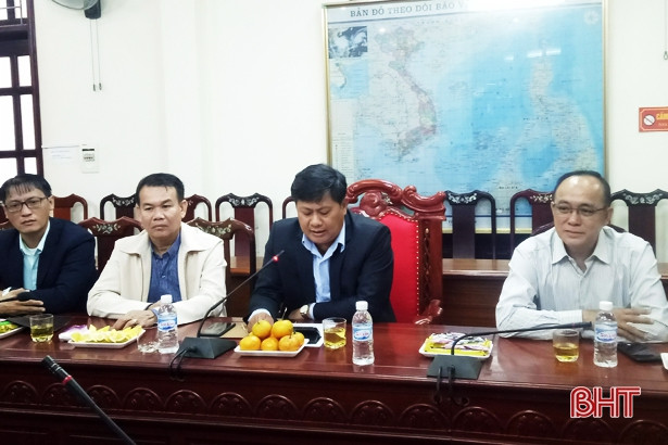 Đoàn cán bộ tỉnh Chăm Pa Sắc làm việc với huyện Lộc Hà