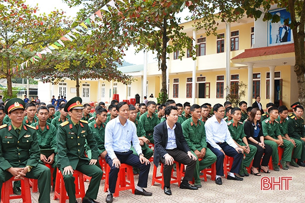 Chủ tịch UBND tỉnh Hà Tĩnh: Bộ đội cụ Hồ, từ nhân dân mà ra, vì nhân dân mà phục vụ