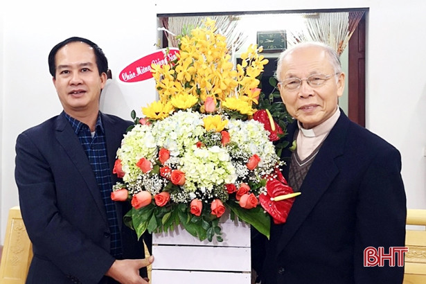 Giám đốc Công an Hà Tĩnh chúc mừng Lễ Giáng sinh ở Kỳ Anh