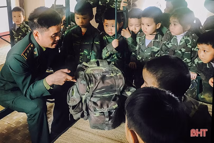 Khi trẻ mầm non nhập vai thành chiến sĩ