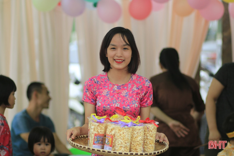 Lung linh sắc màu lễ hội ẩm thực ở Trường Mầm non Trung Kiên