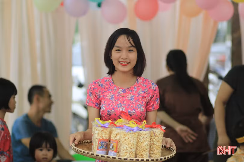 Lung linh sắc màu lễ hội ẩm thực ở Trường Mầm non Trung Kiên