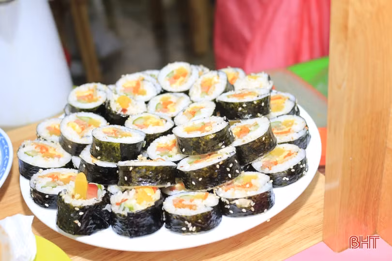 Lung linh sắc màu lễ hội ẩm thực ở Trường Mầm non Trung Kiên