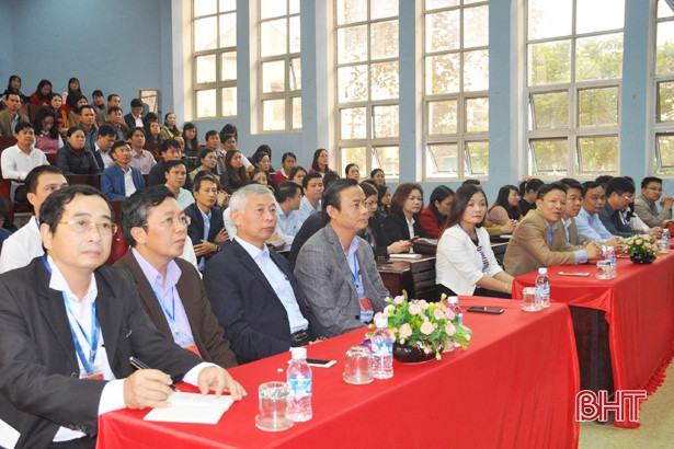 93 công chức Đảng, đoàn thể Hà Tĩnh thi nâng ngạch chuyên viên