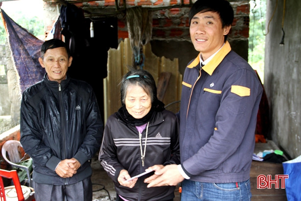 Formosa Hà Tĩnh tặng 200 suất quà cho người nghèo TX Kỳ Anh