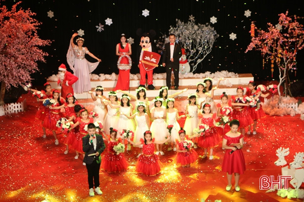 “Merry Christmas and Happy new year 2019” của học sinh iSchool Hà Tĩnh