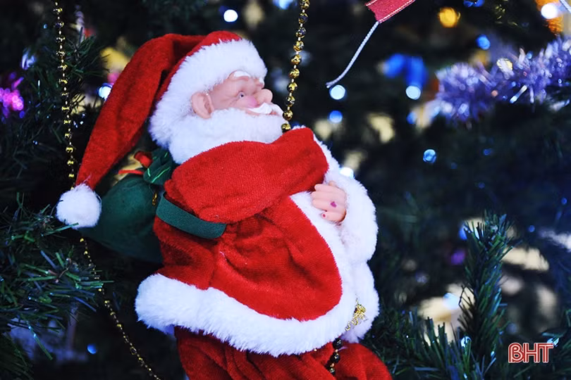 Giáng sinh đang đến rất gần trên phố phường Hà Tĩnh!