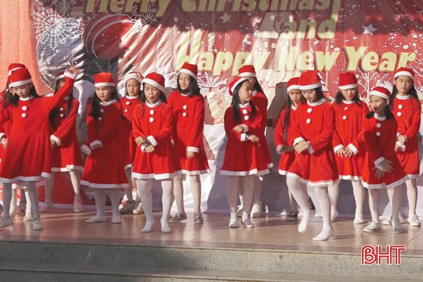 “Vui Giáng sinh – Chào năm mới” tại các trường ở TP Hà Tĩnh