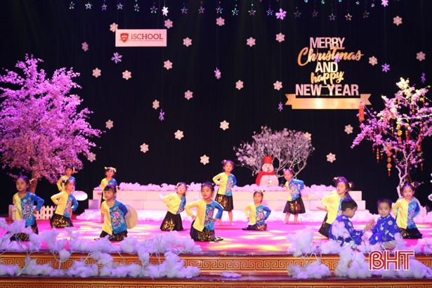 “Merry Christmas and Happy new year 2019” của học sinh iSchool Hà Tĩnh