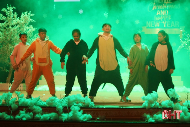 “Merry Christmas and Happy new year 2019” của học sinh iSchool Hà Tĩnh