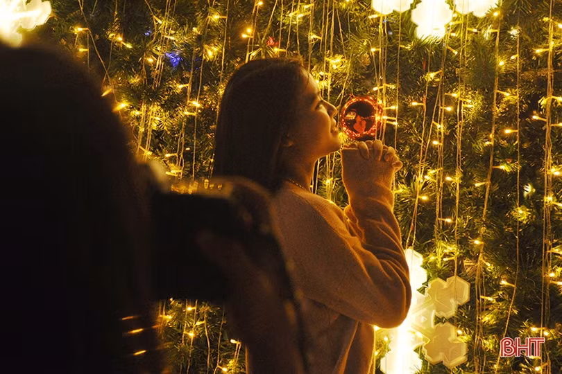 Giáng sinh đang đến rất gần trên phố phường Hà Tĩnh!