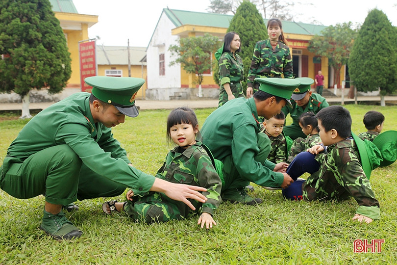 Khi trẻ mầm non nhập vai thành chiến sĩ