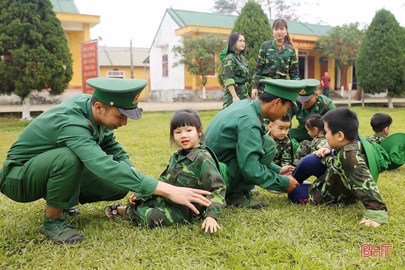 Khi trẻ mầm non nhập vai thành chiến sĩ
