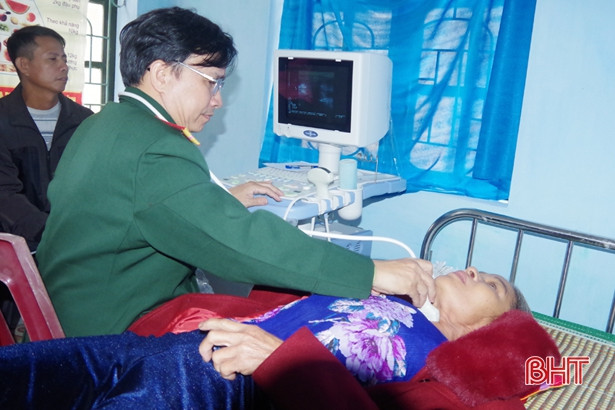 Khám, cấp thuốc miễn phí cho đối tượng chính sách ở Hương Trạch