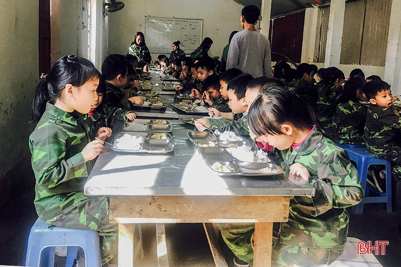 Khi trẻ mầm non nhập vai thành chiến sĩ