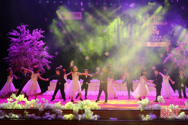 “Merry Christmas and Happy new year 2019” của học sinh iSchool Hà Tĩnh