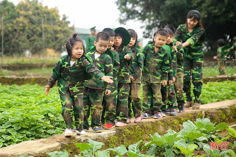 Khi trẻ mầm non nhập vai thành chiến sĩ
