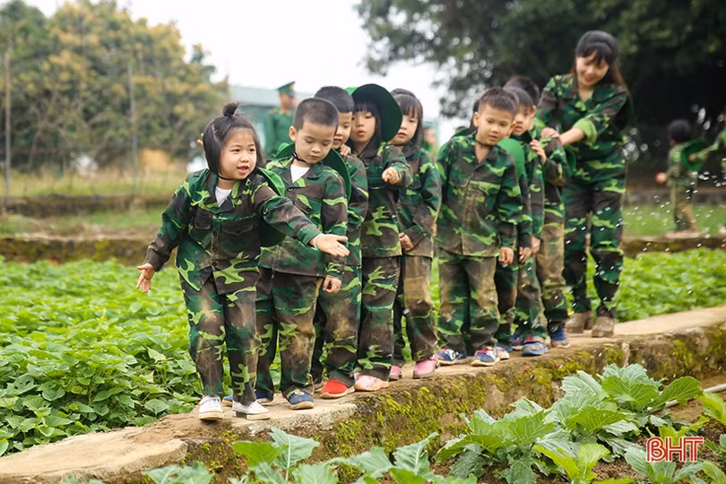 Khi trẻ mầm non nhập vai thành chiến sĩ