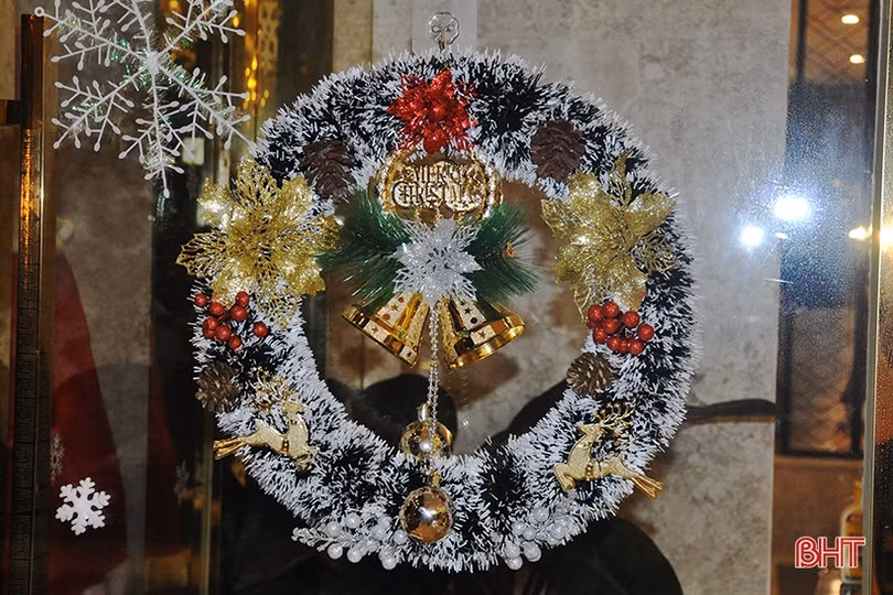 Giáng sinh đang đến rất gần trên phố phường Hà Tĩnh!