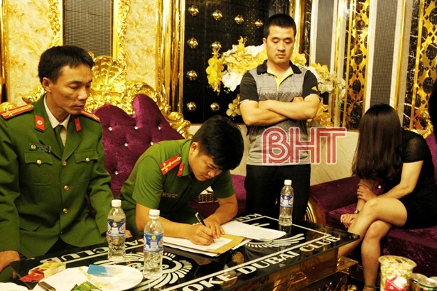 Bắt quả tang 13 đối tượng sử dụng ma túy trong quán Karaoke tại Hương Khê